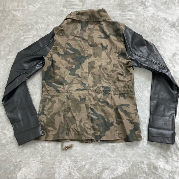 MadRag Camo Full-Zip Jacket with Faux Leather Sleeves Women’s Size M - Picture 4 of 9